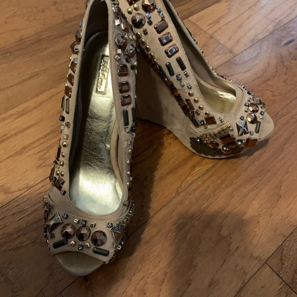 Pink suede and jeweled peep toe wedges - Picture 4 of 7